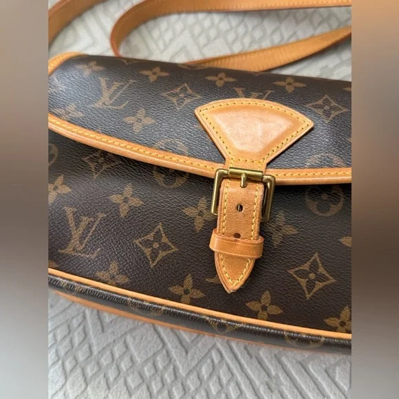 Louis Vuitton Sologne Crossbody Monogram Canvas Authentic - Picture 3 of 13
